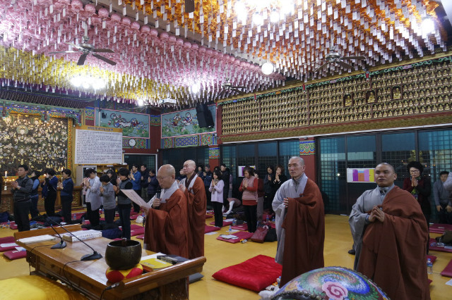 8스님축원9.jpg