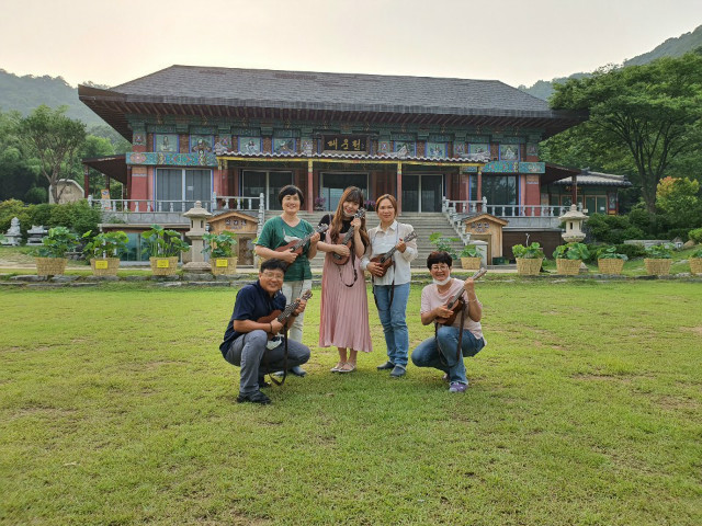 우크렐레.jpg